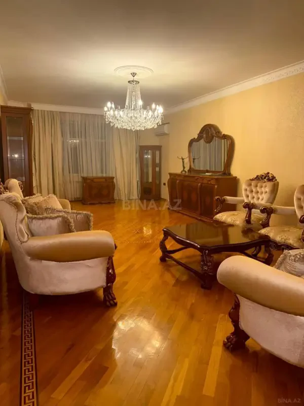 Kirayə verilir 3 otaqlı mənzil 170 m²