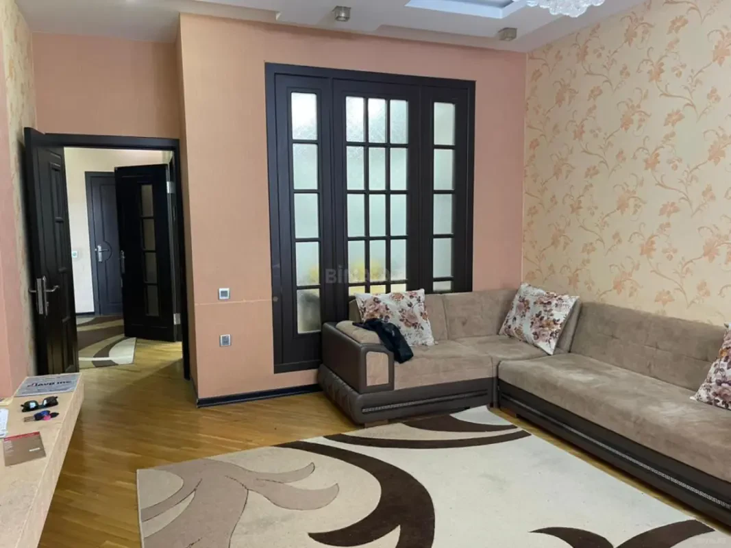 Kirayə verilir 2 otaqlı mənzil 75 m²