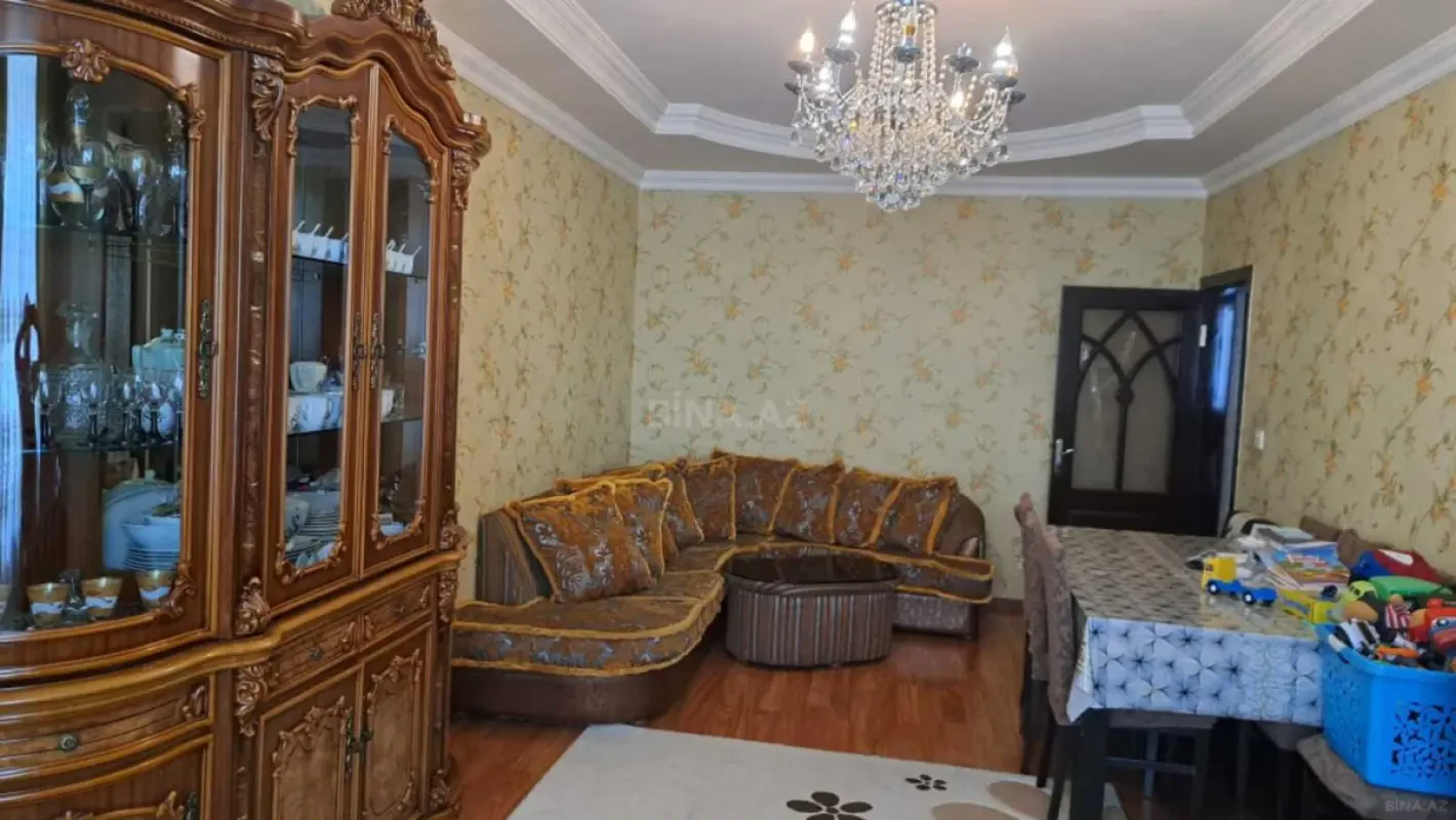 Satılır 4 otaqlı mənzil 110 m²