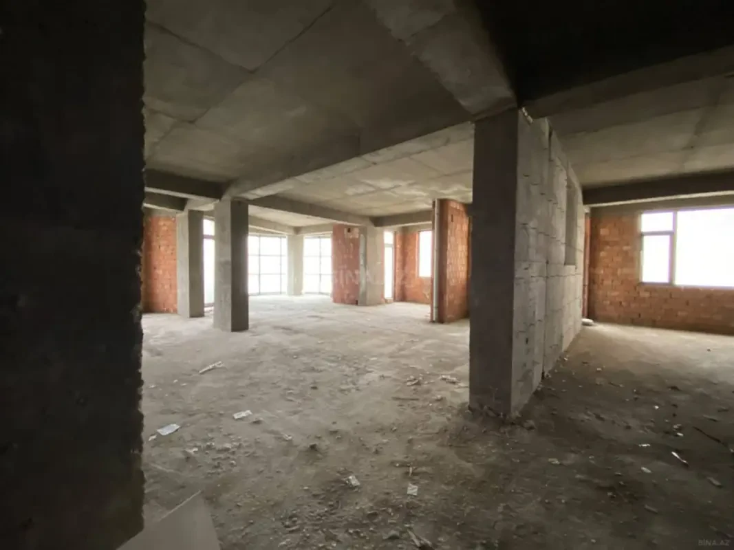 Satılır 5 otaqlı mənzil 220 m²