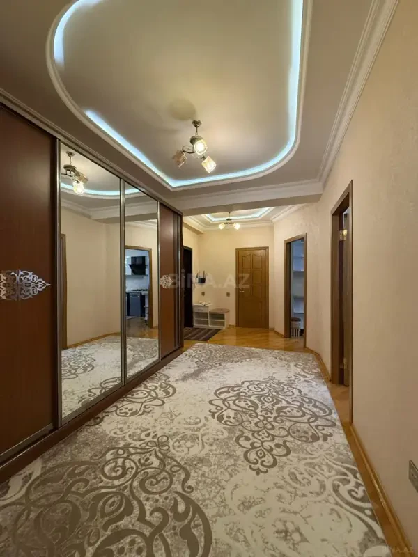 Satılır 4 otaqlı mənzil 140 m²
