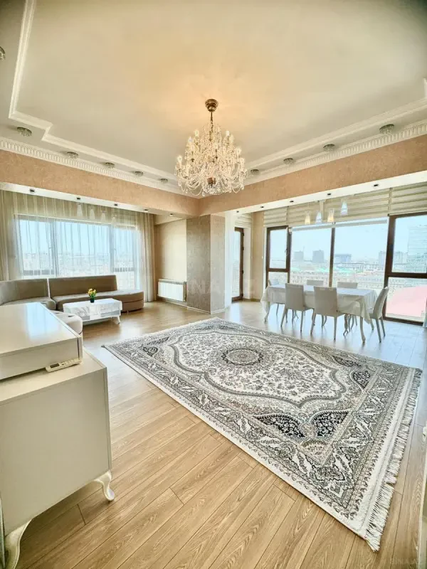 Kirayə verilir 4 otaqlı mənzil 190 m²