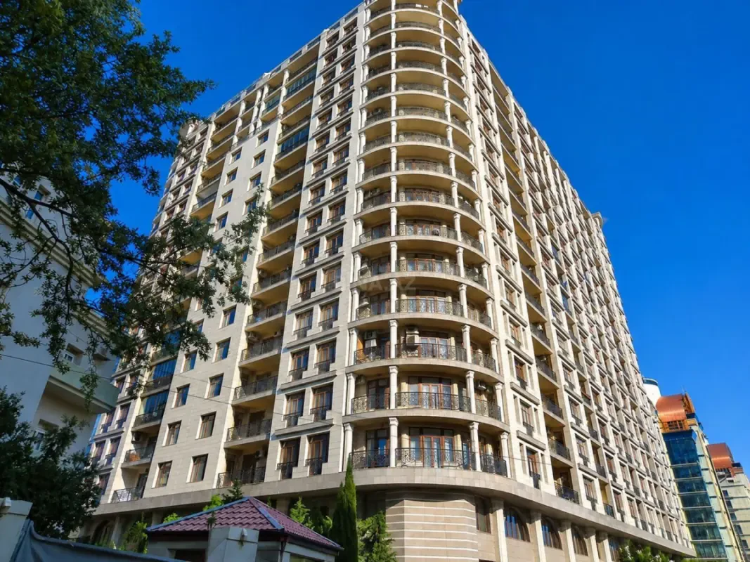 Satılır 3 otaqlı mənzil 160 m²