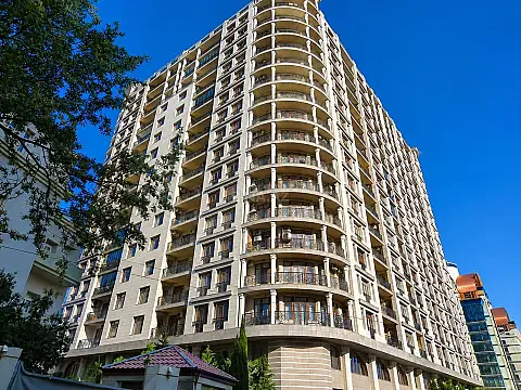 Satılır 3 otaqlı mənzil 160 m² — Bakı 3 otaq 160.00 m²