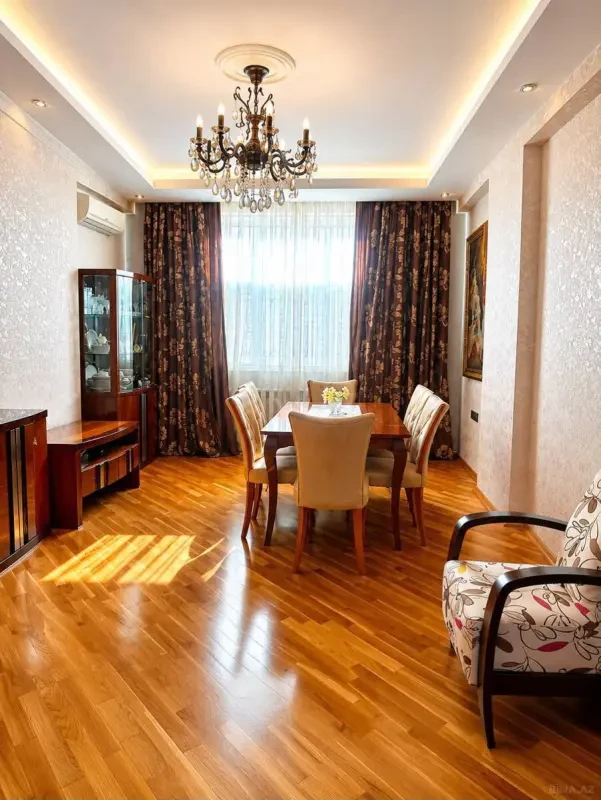Satılır 3 otaqlı mənzil 132 m²