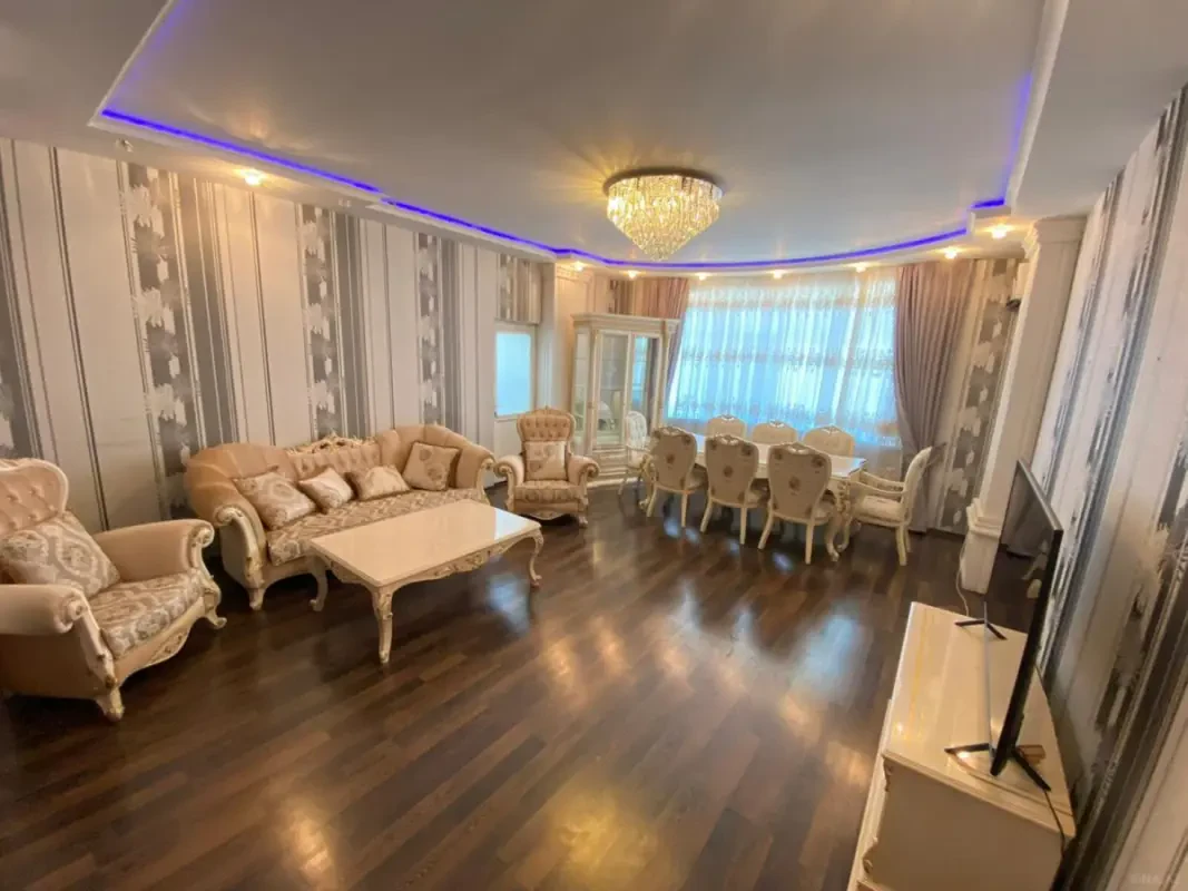 Kirayə verilir 3 otaqlı mənzil 136 m²