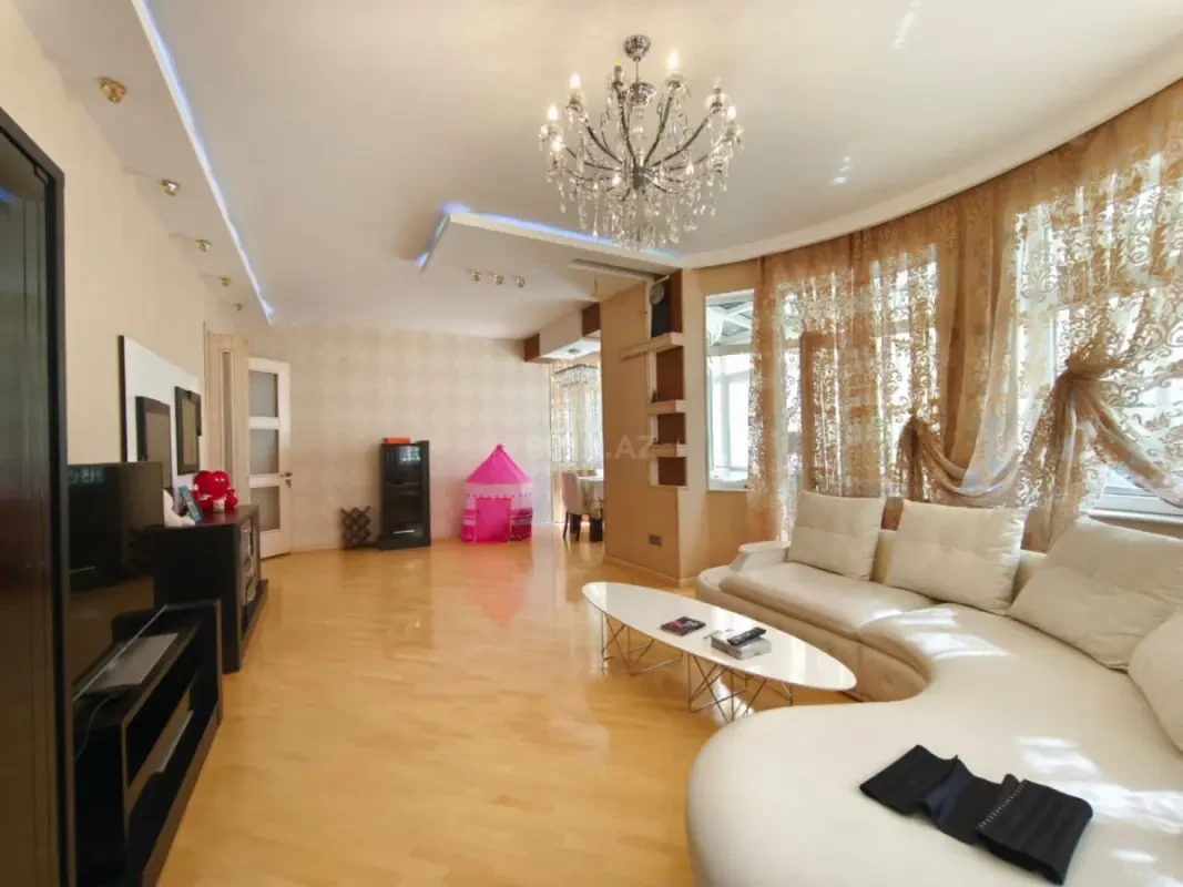 Satılır 2 otaqlı mənzil 130 m²