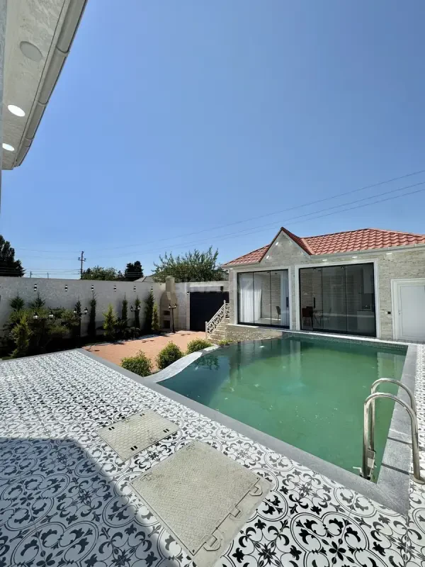 Satılır 5 otaqlı həyət evi 210 m²
