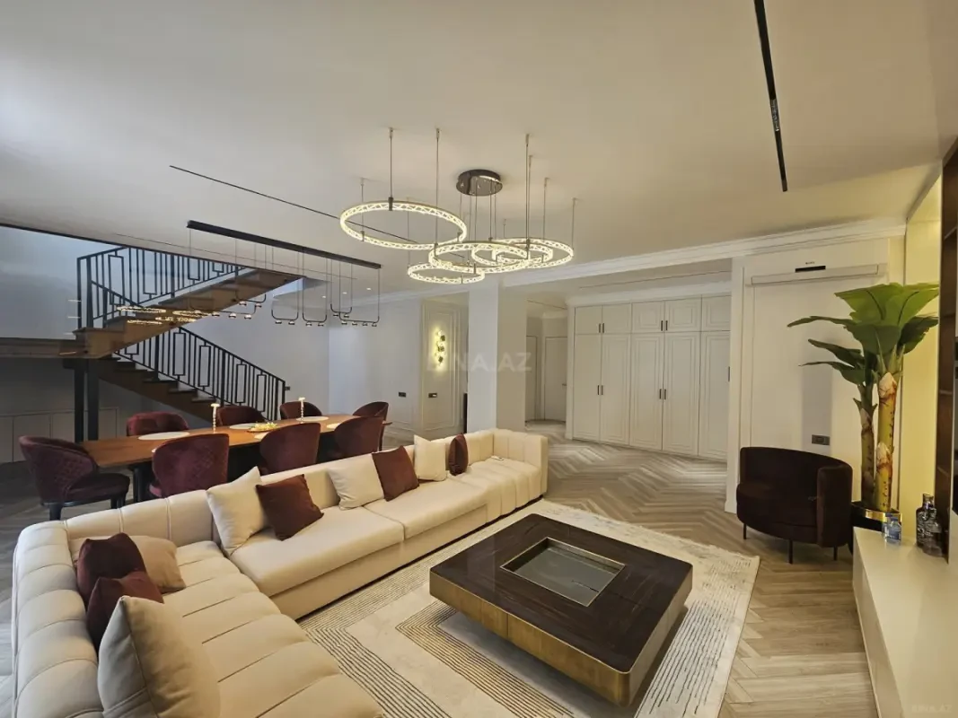 Satılır 7 otaqlı həyət evi 340 m²