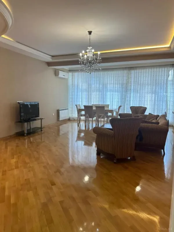 Kirayə verilir 3 otaqlı mənzil 140 m²