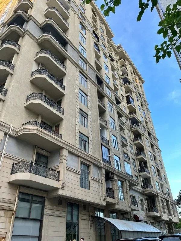 Satılır 3 otaqlı mənzil 109 m²