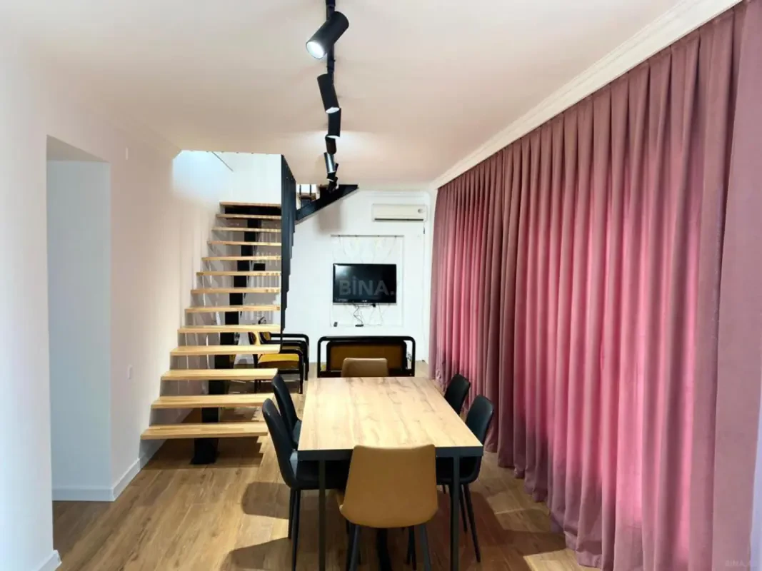 Kirayə verilir 7 otaqlı həyət evi 300 m²