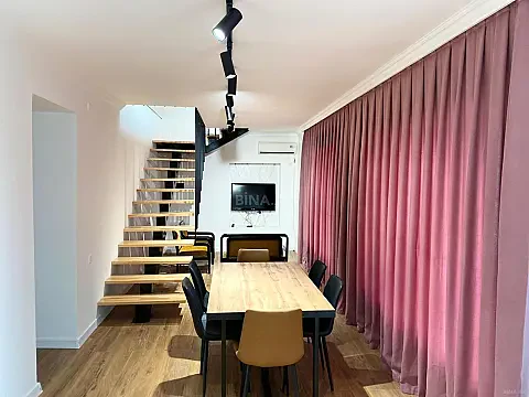 Kirayə verilir 7 otaqlı həyət evi 300 m² — Bakı 7 otaq 300.00 m²
