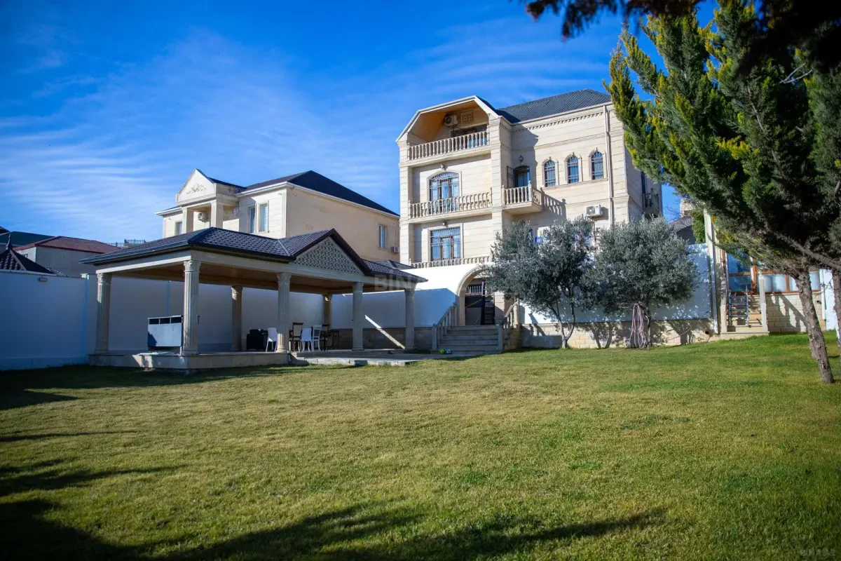 Kirayə verilir 10 otaqlı həyət evi 500 m²