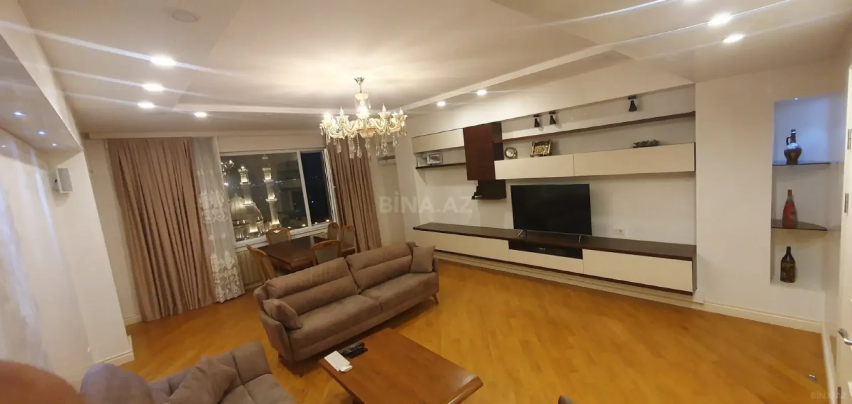 Kirayə verilir 4 otaqlı mənzil 165 m²