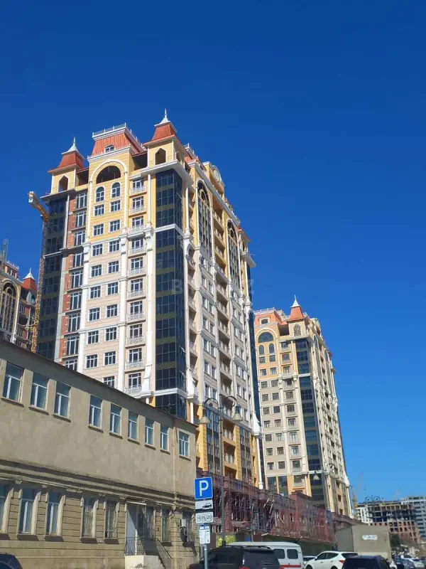Satılır 3 otaqlı mənzil 135 m²