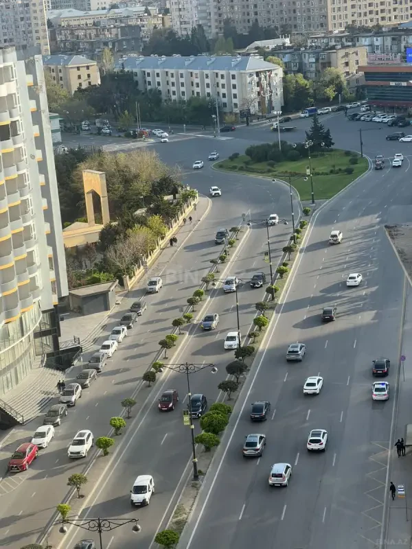 Satılır 4 otaqlı mənzil 156 m²