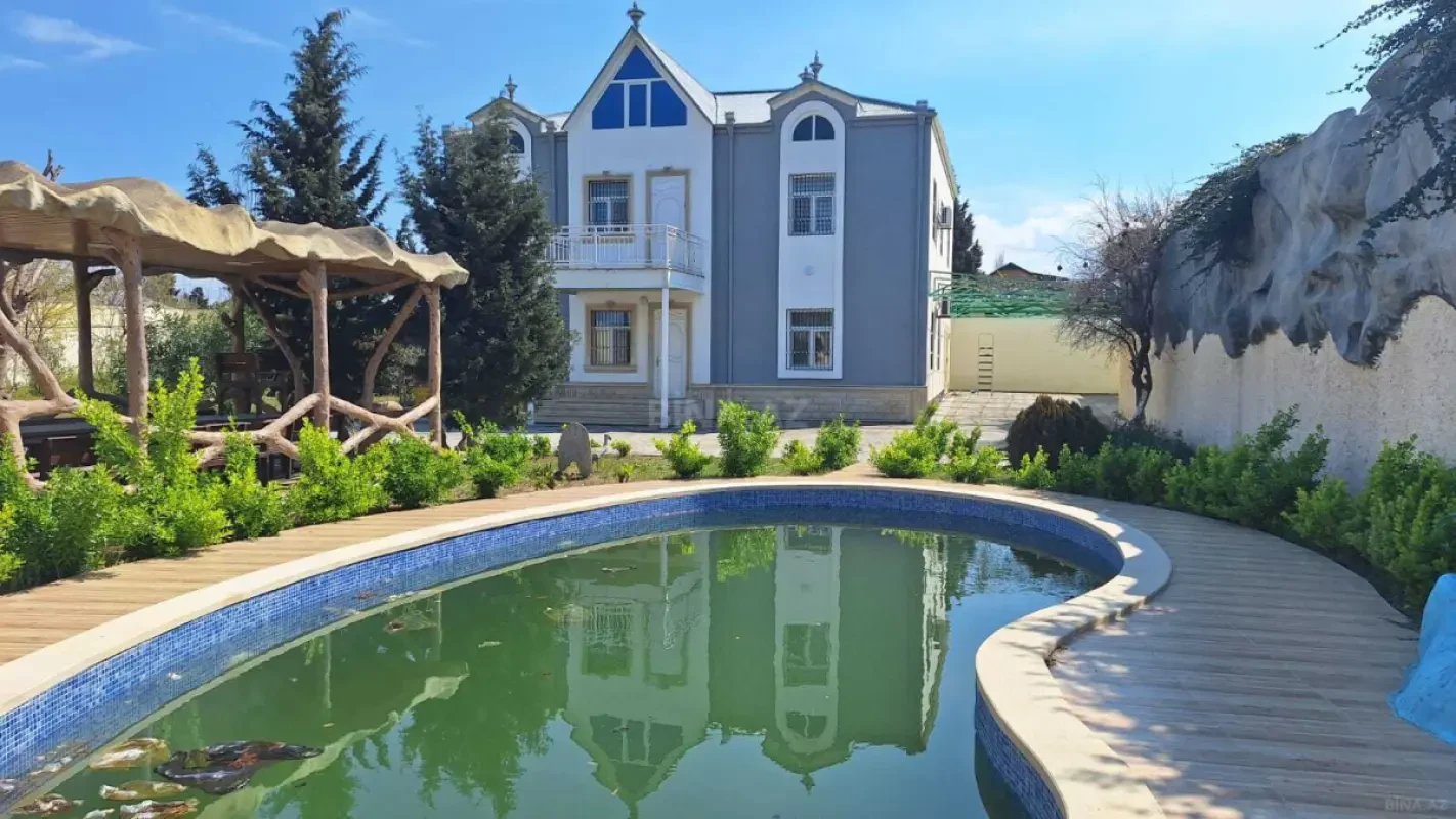 Kirayə verilir 6 otaqlı həyət evi 300 m²