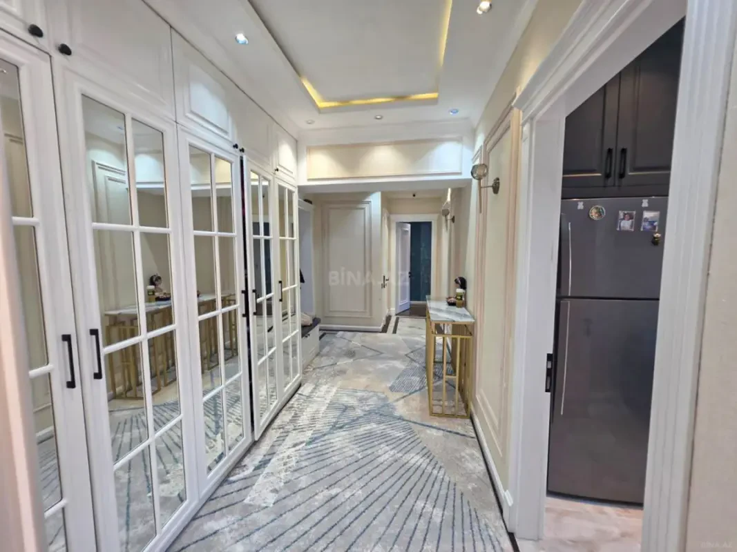 Satılır 3 otaqlı mənzil 127 m²