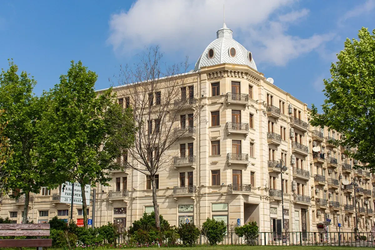 Kirayə verilir 2 otaqlı mənzil 165 m²