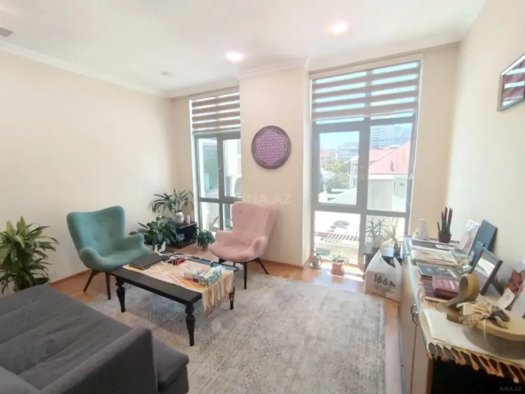 Kirayə verilir 9 otaqlı ofis 300 m²