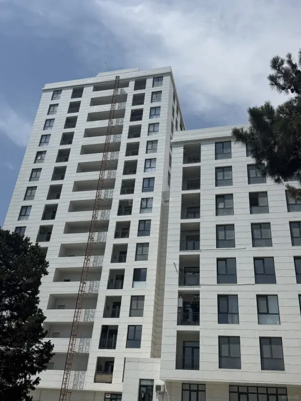Satılır 4 otaqlı mənzil 151 m²