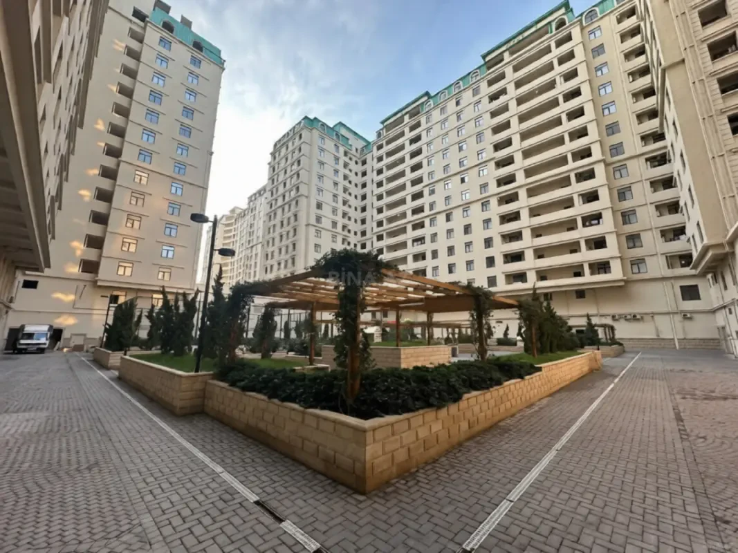 Satılır 2 otaqlı mənzil 83 m²