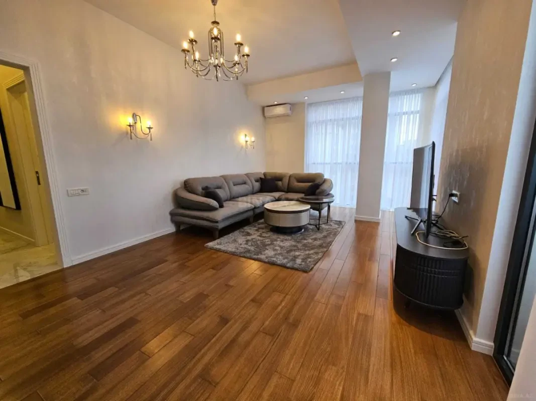 Kirayə verilir 2 otaqlı mənzil 80 m²