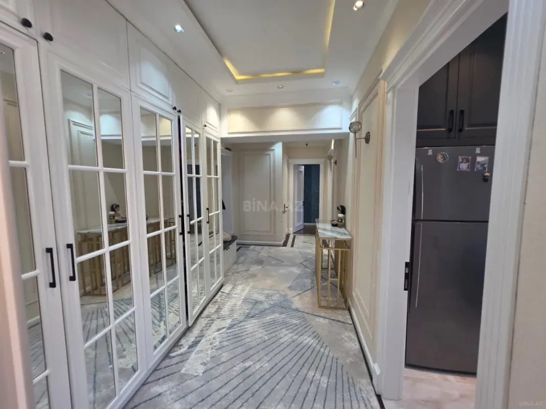 Satılır 3 otaqlı mənzil 127 m²