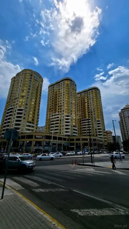 Kirayə verilir 3 otaqlı mənzil 165 m²