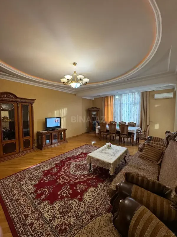 Satılır 4 otaqlı mənzil 185 m²