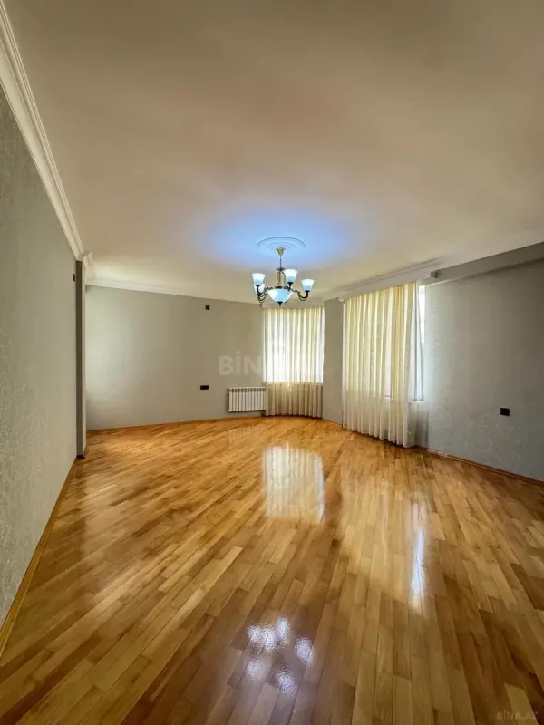 Satılır 3 otaqlı mənzil 124 m²
