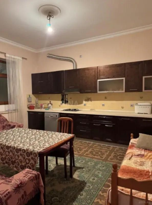 Satılır 5 otaqlı həyət evi 300 m²