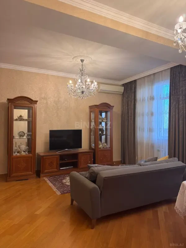Kirayə verilir 2 otaqlı mənzil 118 m²