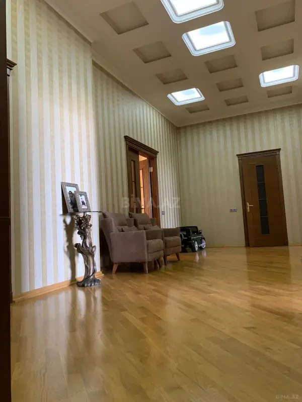 Satılır 4 otaqlı mənzil 200 m²