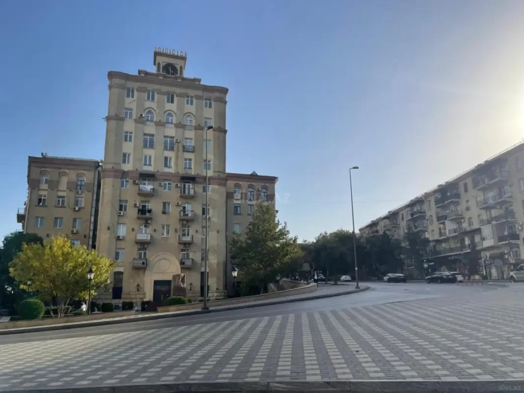 Satılır 3 otaqlı mənzil 142 m²
