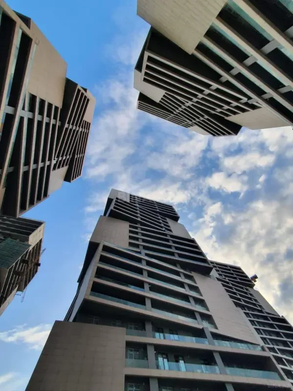 Kirayə verilir 2 otaqlı mənzil 105 m²