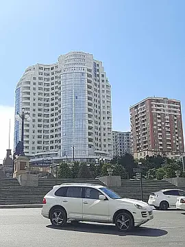 Satılır 3 otaqlı mənzil 132 m² — Bakı 3 otaq 132.00 m²