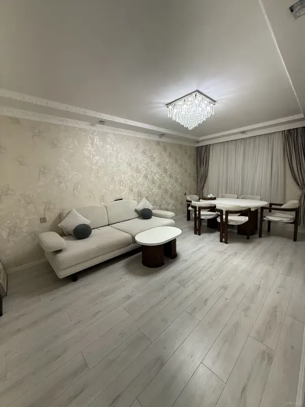 Kirayə verilir 2 otaqlı mənzil 95 m²