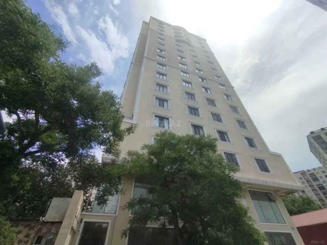 Satılır 4 otaqlı mənzil 185 m²