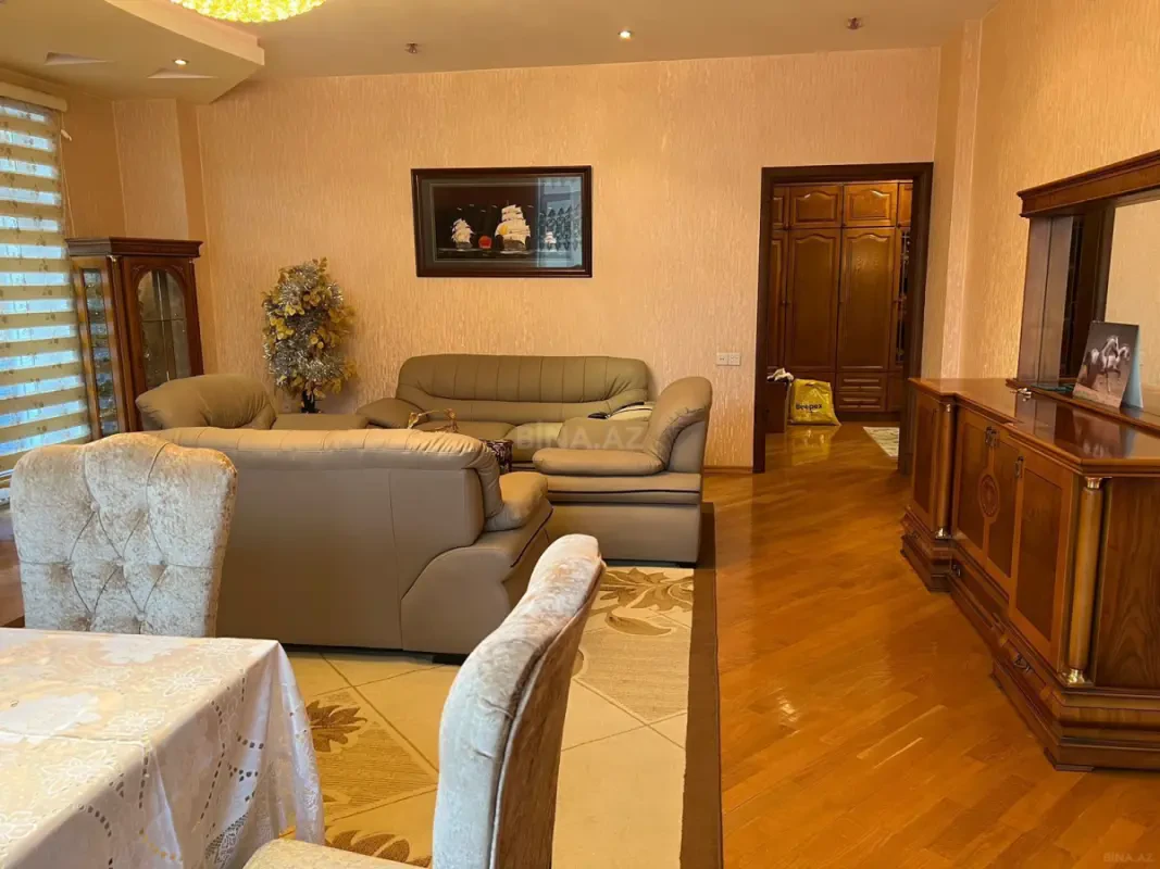 Kirayə verilir 3 otaqlı mənzil 135 m²