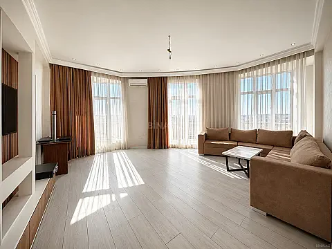 Satılır 3 otaqlı mənzil 145 m² — Bakı, İnşaatçılar 3 otaq 145.00 m²