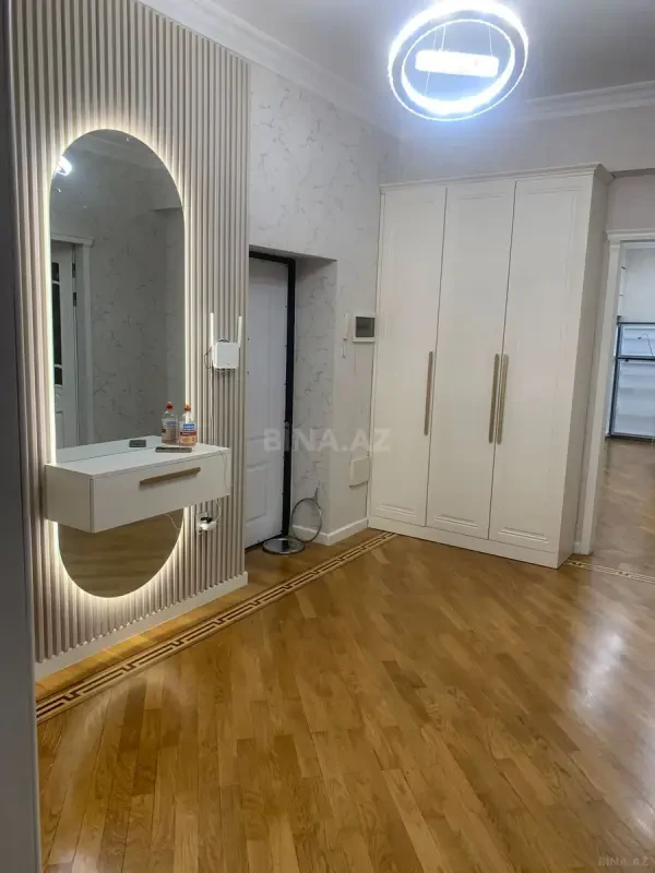 Kirayə verilir 4 otaqlı mənzil 152 m²