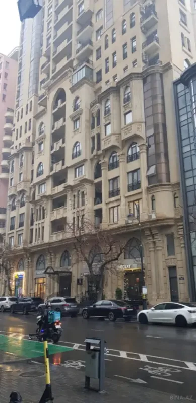 Satılır 6 otaqlı mənzil 287 m²