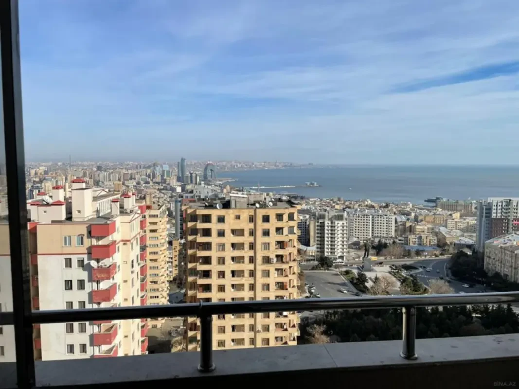 Kirayə verilir 4 otaqlı mənzil 185 m²