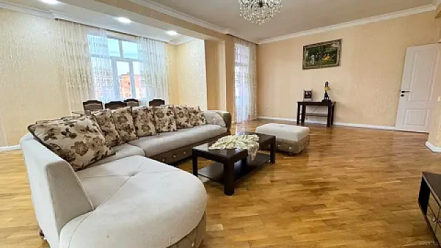 Kirayə verilir 3 otaqlı mənzil 180 m² — Bakı 3 otaq 180.00 m²