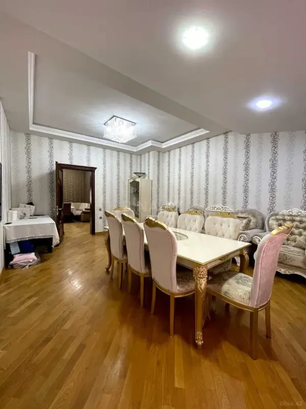 Satılır 4 otaqlı mənzil 150 m²