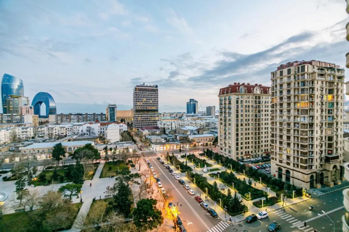 Kirayə verilir 3 otaqlı mənzil 180 m²