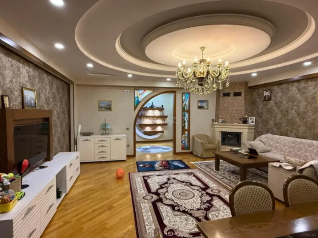 Satılır 4 otaqlı mənzil 155 m²
