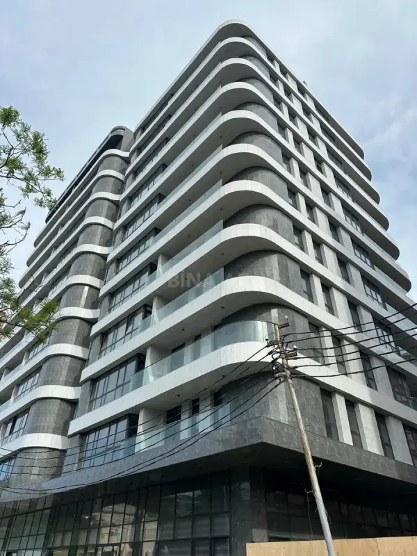 Satılır 3 otaqlı mənzil 124 m²